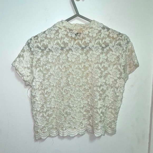 𝅺ambiance Lace Crop Top - Picture 2 of 11